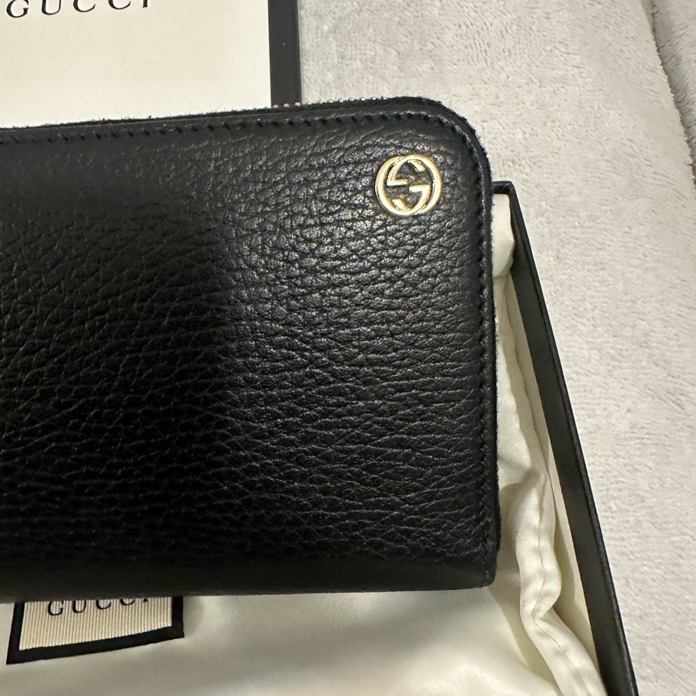 Gucci zippy wallet with signature GG on front - Picture 4 of 7